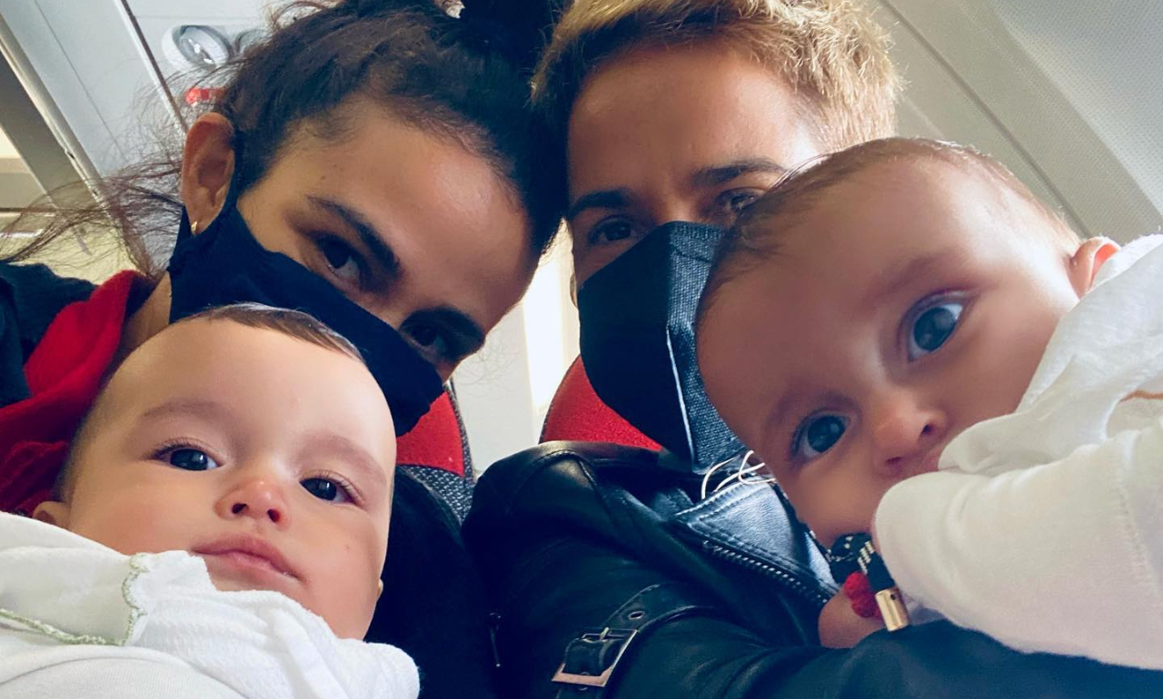 Nanda Costa explode o fofurômetro ao mostrar os primeiros dentes da filha, Kim: ”Mamãe ama”