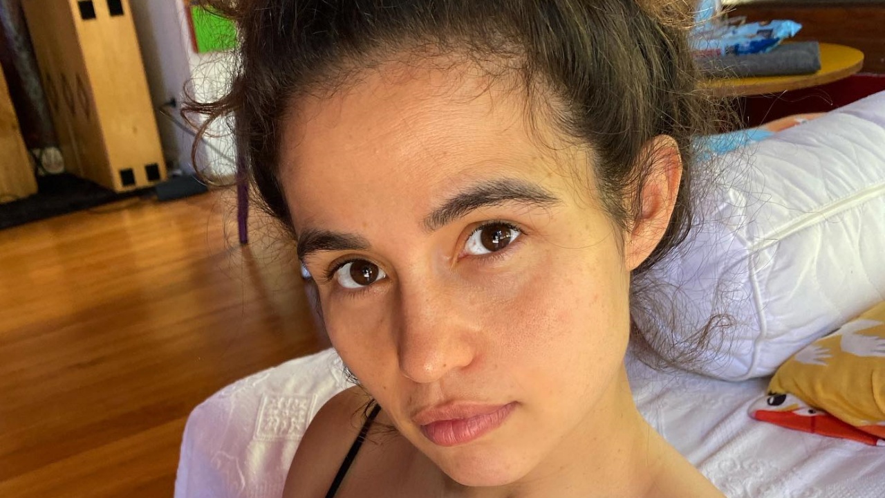 Nanda Costa posta foto produzida e brinca: “Eu não tô morta”