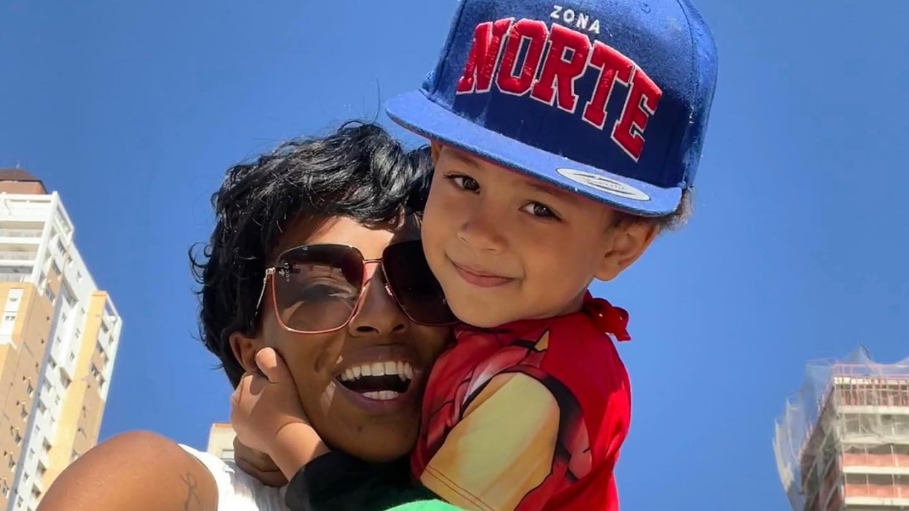 Pathy Dejesus se diverte ao passear com o filho por São Paulo: ”Meu mundo todinho”
