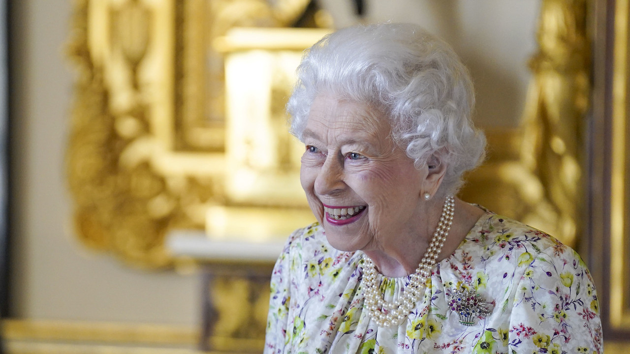 Rainha Elizabeth II se torna a terceira monarca com maior tempo de reinado