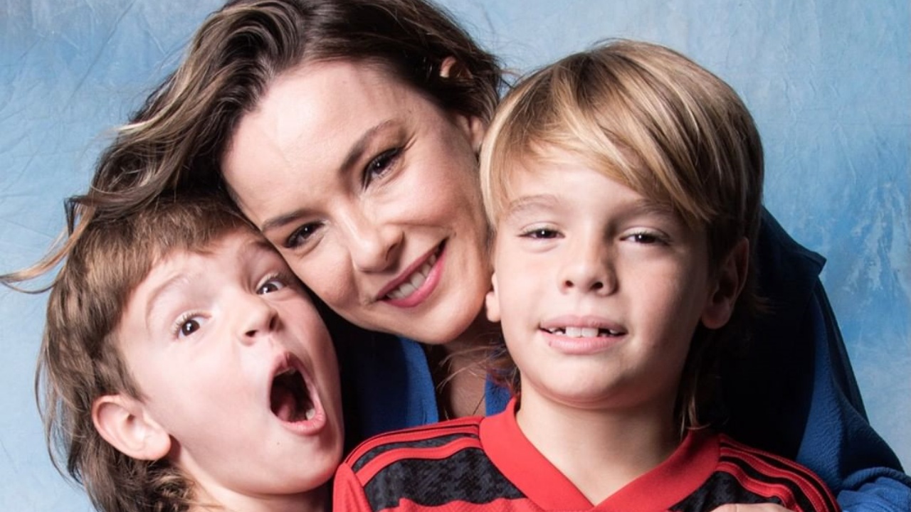 Regiane Alves posta fotos com os filhos e encanta os seguidores: “Que lindezas”