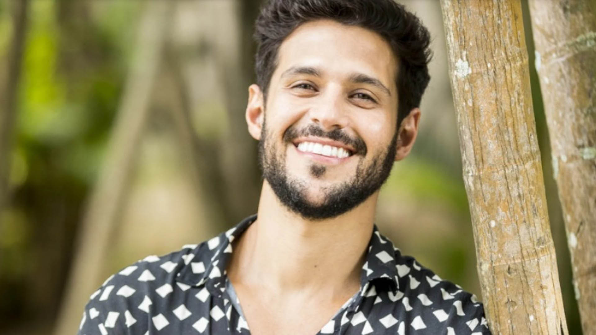 Ex-BBB Rodrigo Mussi aparece em primeira foto após acidente de carro
