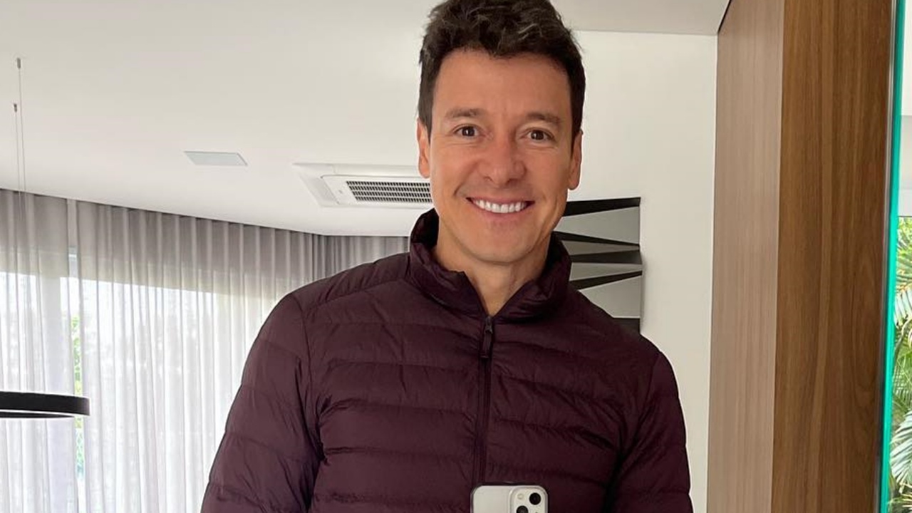 Rodrigo Faro mostra look para gravação: “A gente fica mais elegante no inverno”