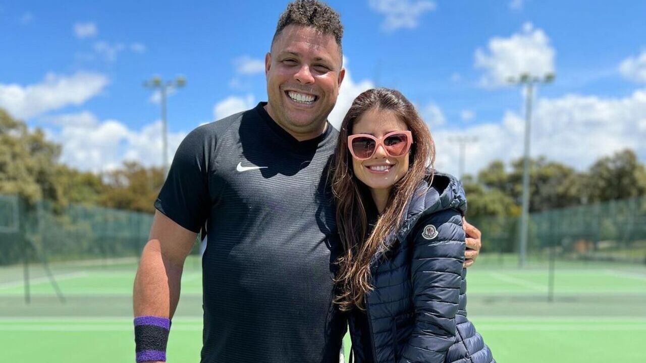 Na Espanha, Paula Fernandes vira fã de Ronaldo em jogo de tênis: ”Gentil e tão fofo”