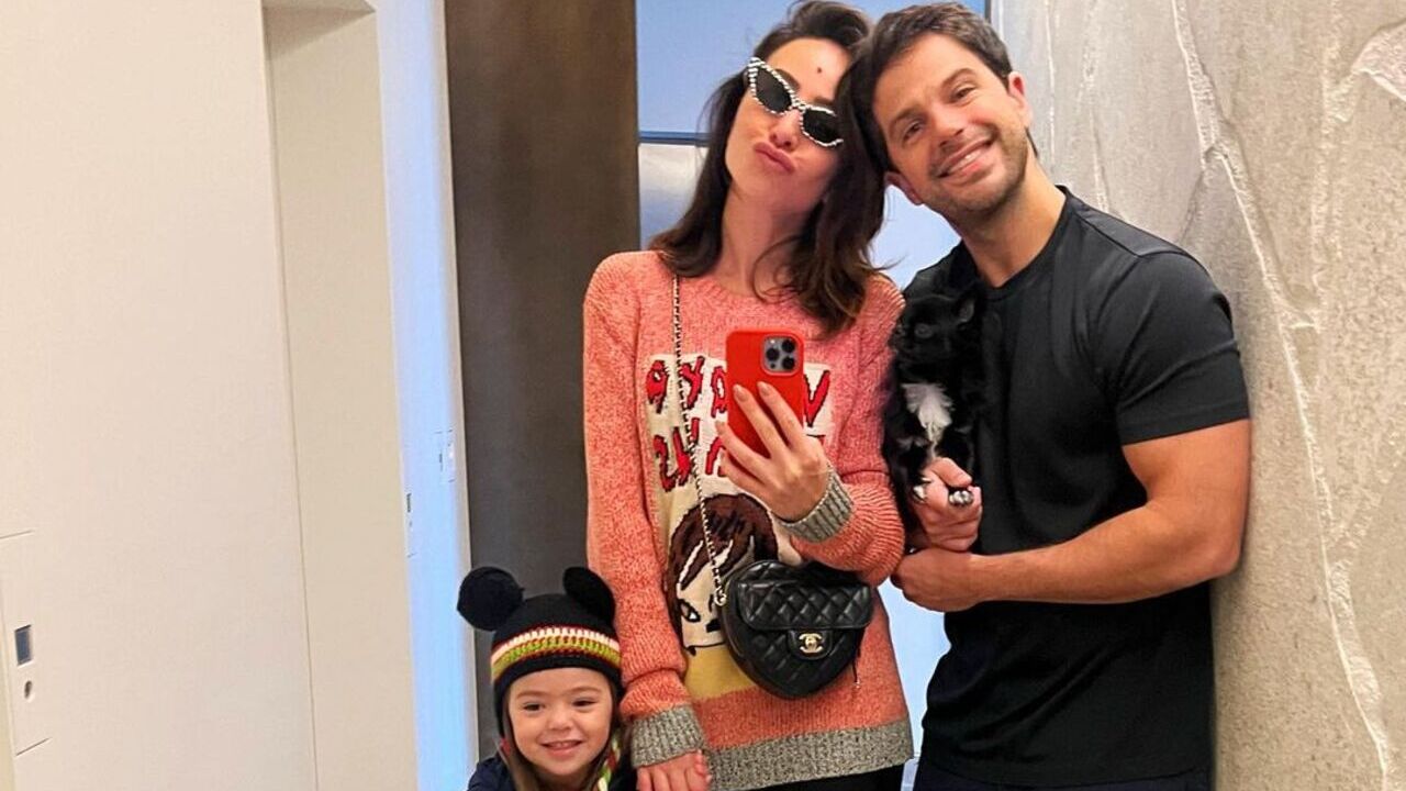 Sabrina Sato encanta ao mostrar Zoe indo para escola com look de frio