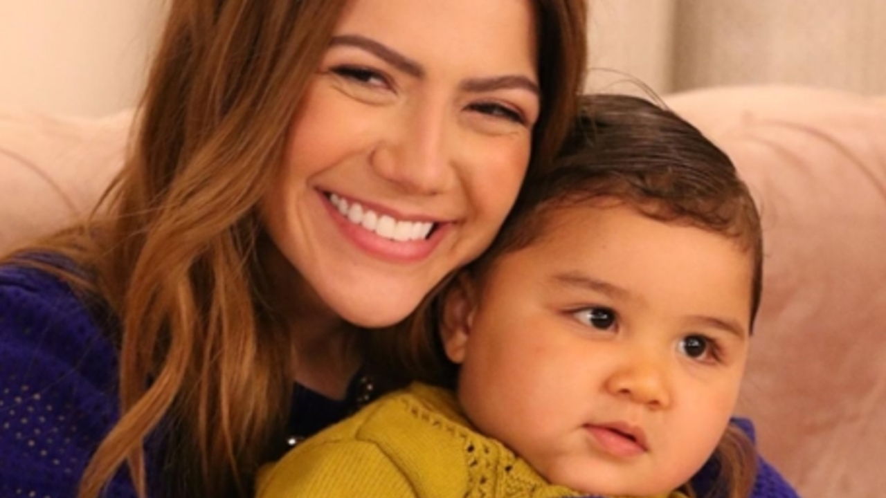 Após perder a guarda do filho, Sarah Poncio defende adoção: ”É inigualável”