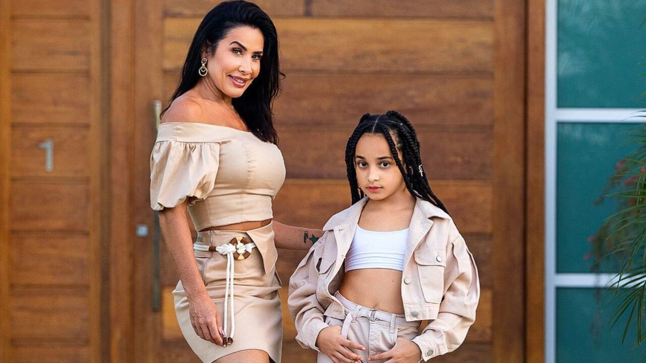 Scheila Carvalho encanta ao mostrar foto de quando a filha era bebê