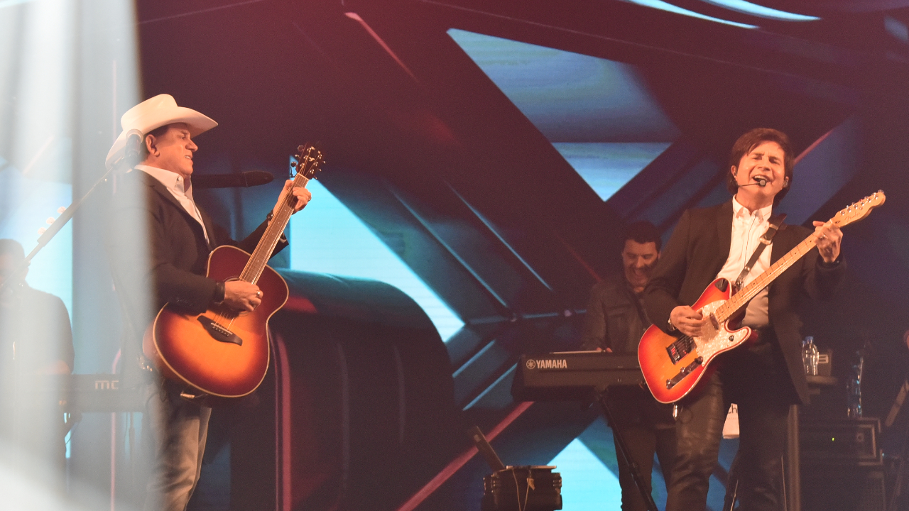 Chitãozinho e Xororó fazem show exclusivo em resort no interior de São Paulo