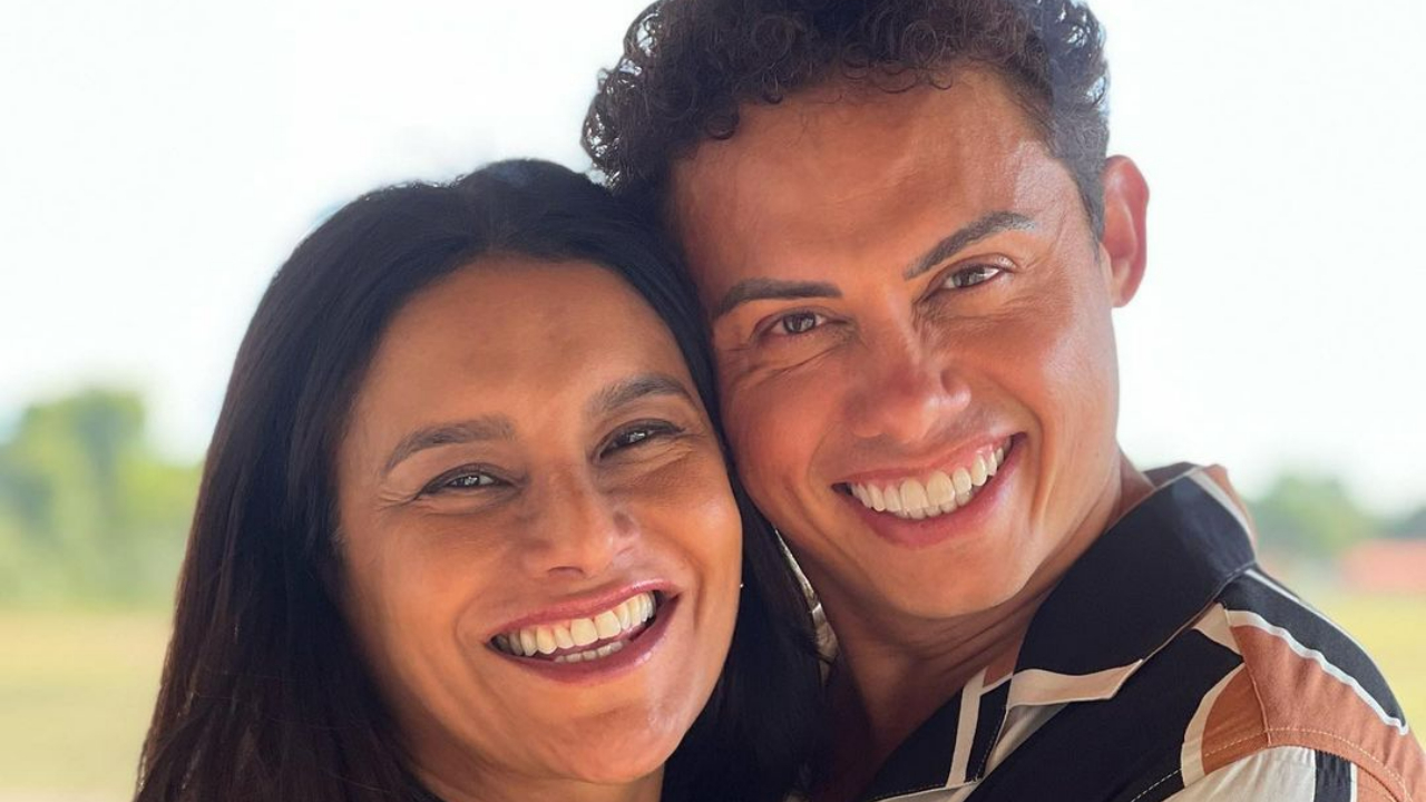 Silvero Pereira surge coladinho com Dira Paes e tece elogios: ”Diva”