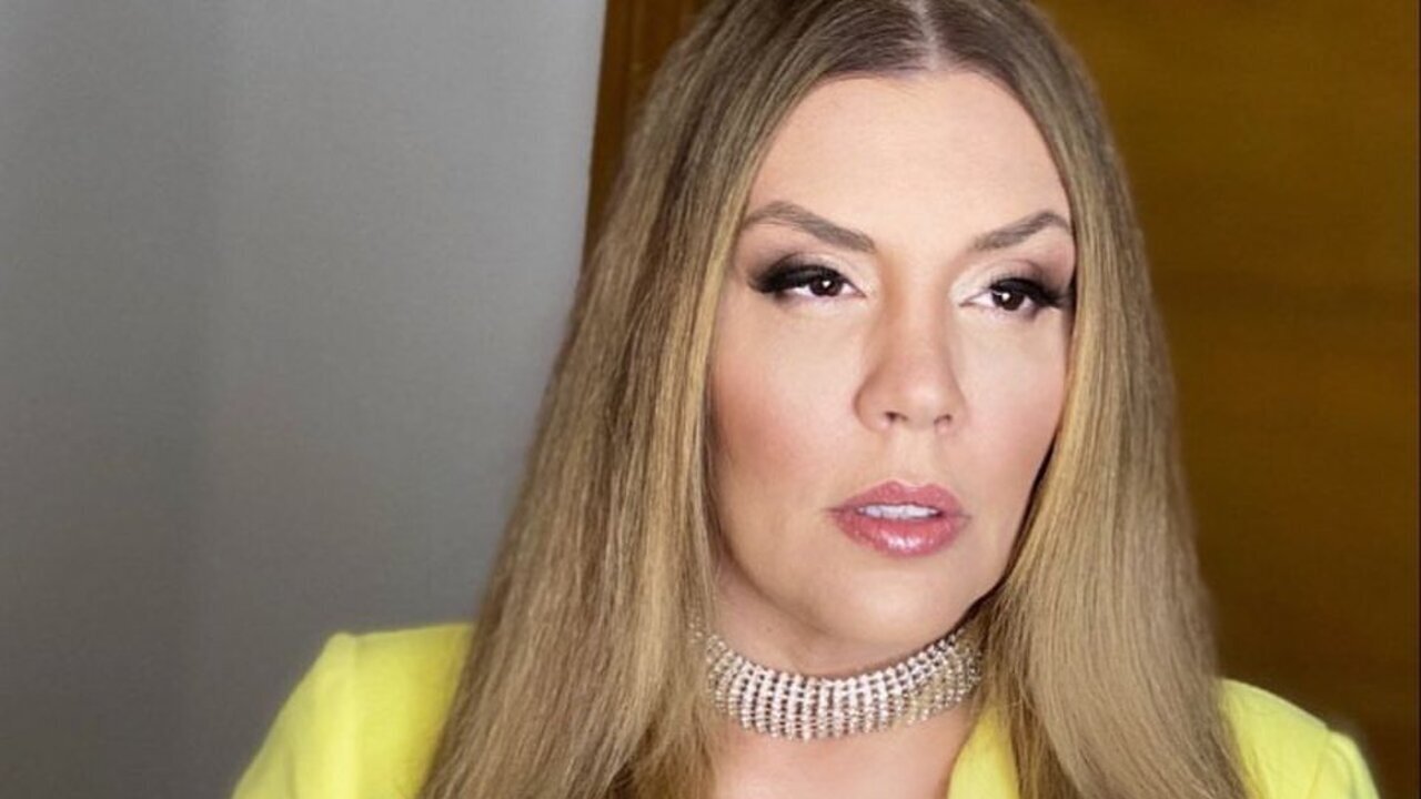 Simony elege vestido micro brilhante para aparecer na Globo e impressiona: ”Uau”