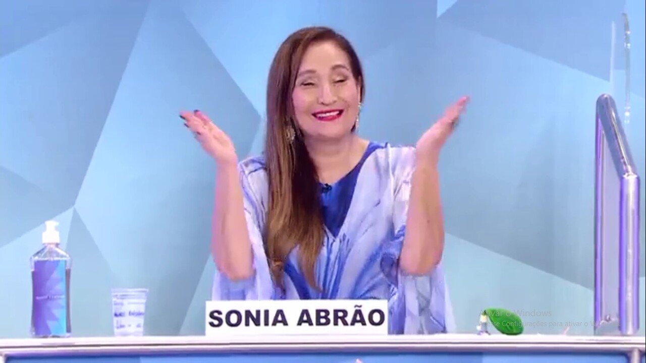 No casamento do filho, Sonia Abrão faz foto rara com o ex-marido e o herdeiro