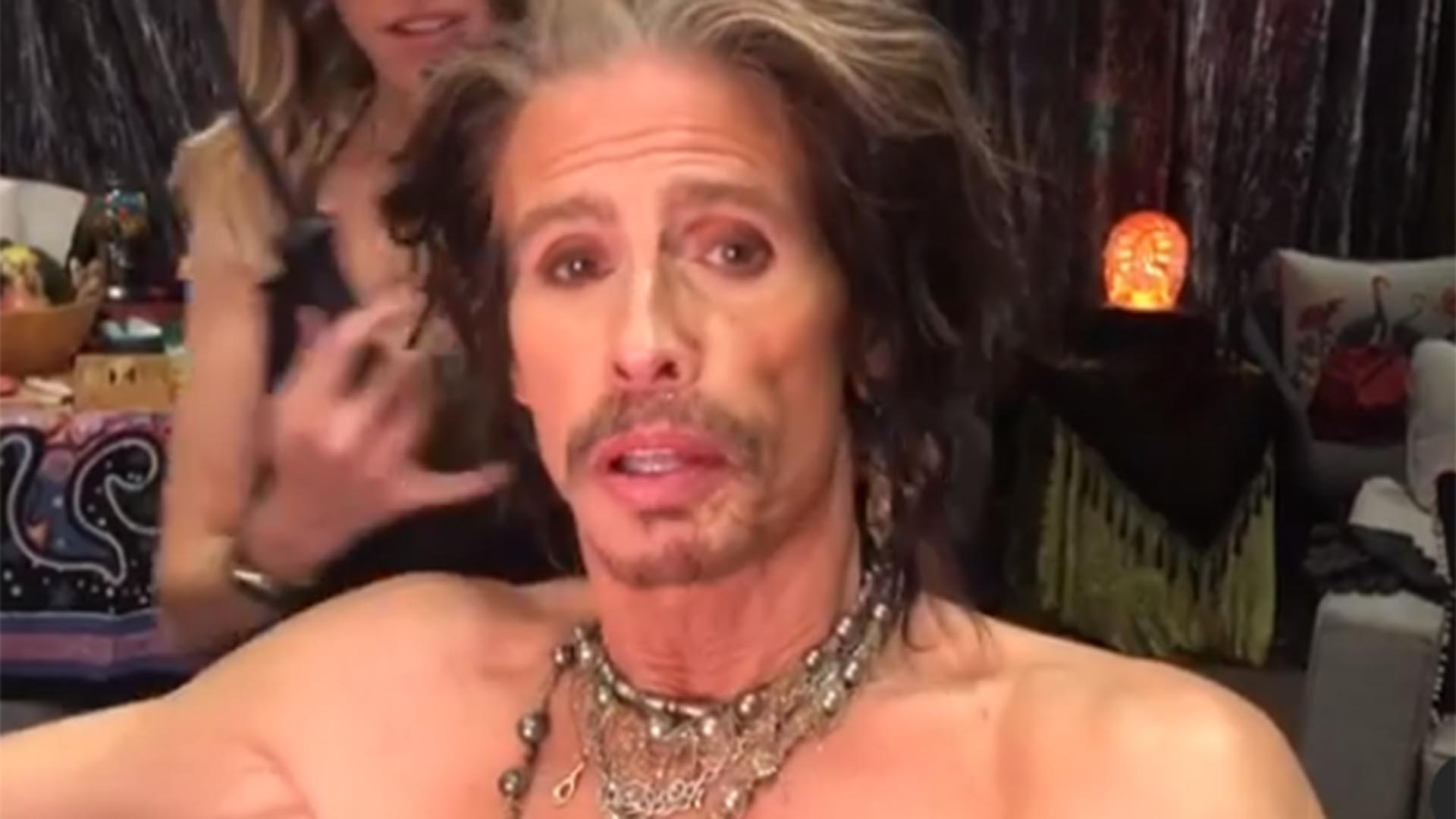 Steven Tyler, do Aerosmith, se interna em clínica de reabilitação