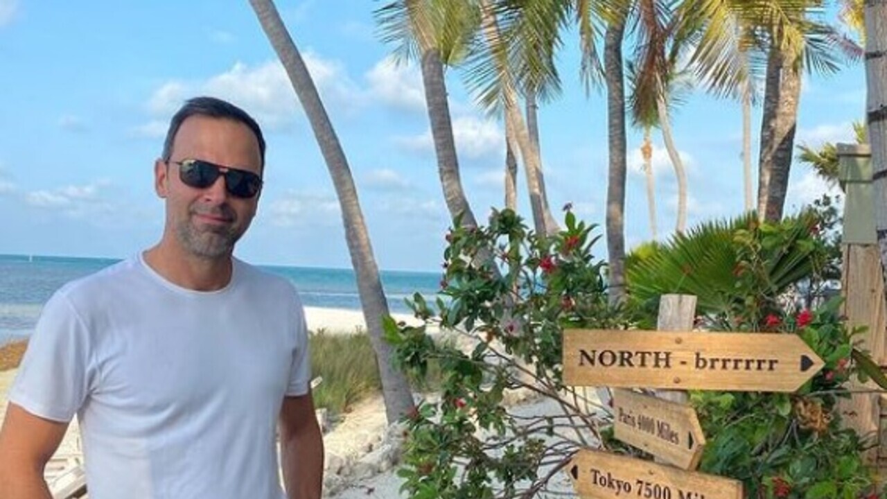 Tadeu Schmidt mostra perrengue que passou com a esposa durante suas férias