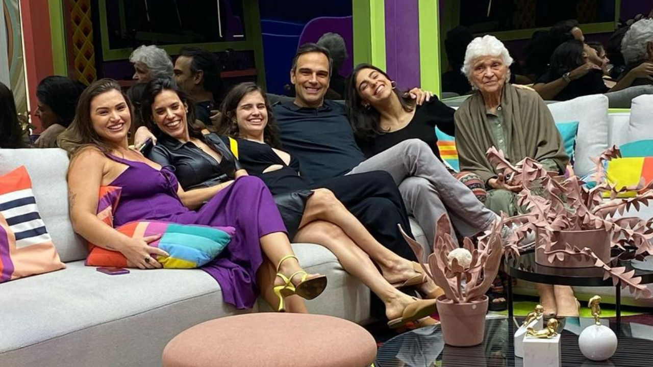 Tadeu Schmidt leva família para conhecer a casa do BBB 22: ”Jamais um ponto turístico ou parque de diversões provocou tamanho impacto!”