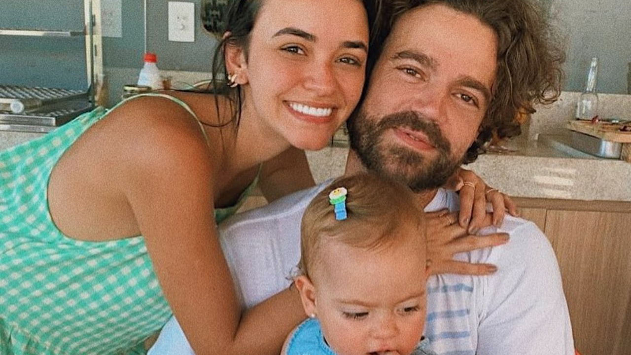 Talita Younan esbanja alegria durante momento descontraído ao lado do marido e da filha