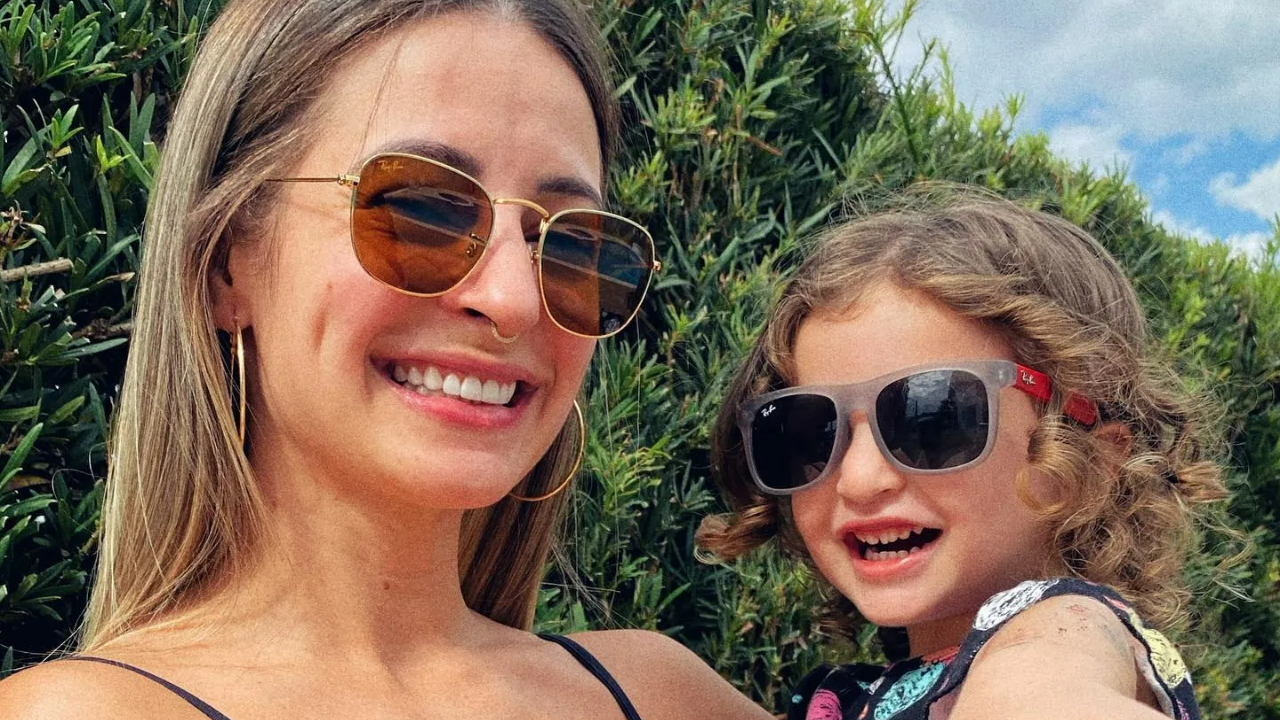 Tamy Contro se derrete ao surgir coladinha com a filha, Marieva: ”Mini me”