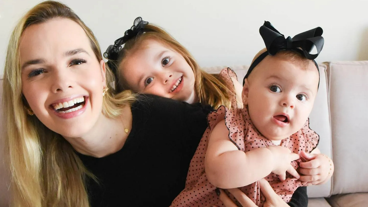 Thaeme Mariôto exibe cliques sem filtro das filhas, Liz e Ivy: ”Hora de botar a beleza real pra jogo”