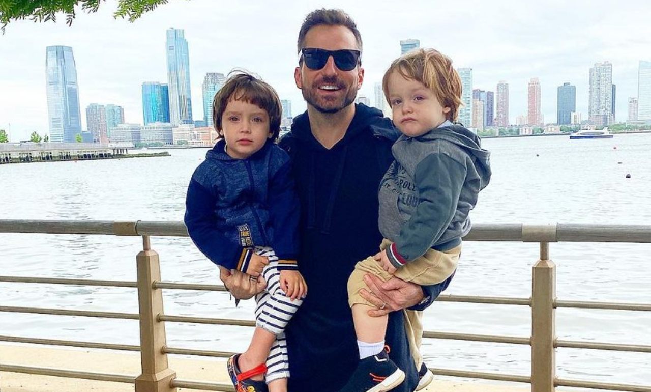 Em Nova York, Thales Bretas passeia de barco com os filhos: “Tanto amor”