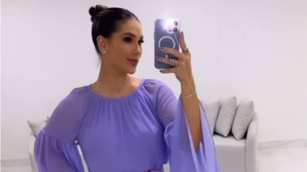 Virgina Fonseca esbanja estilo em look xadrez para participar de podcast