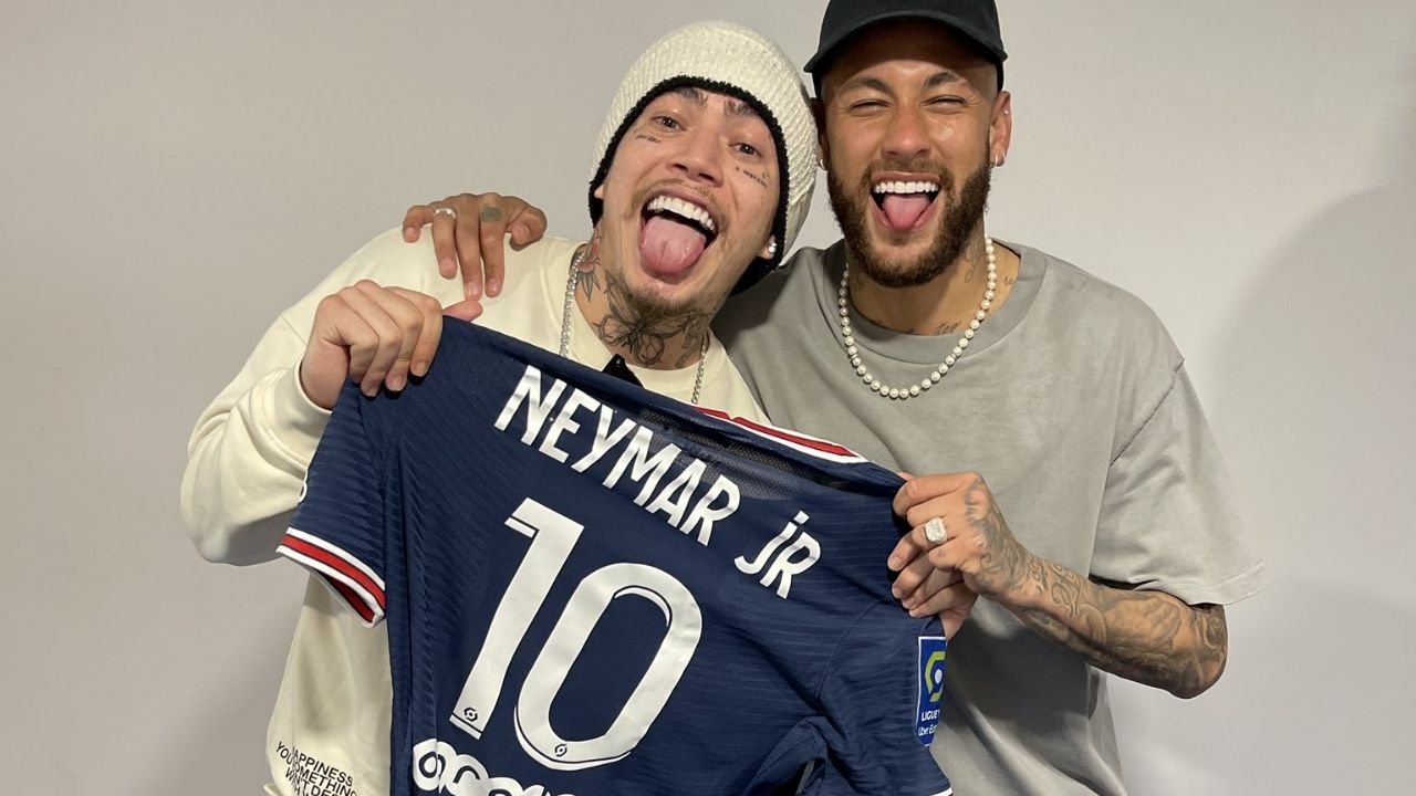 Whindersson Nunes encontra Neymar em Paris e brinca: “Meu namorado”