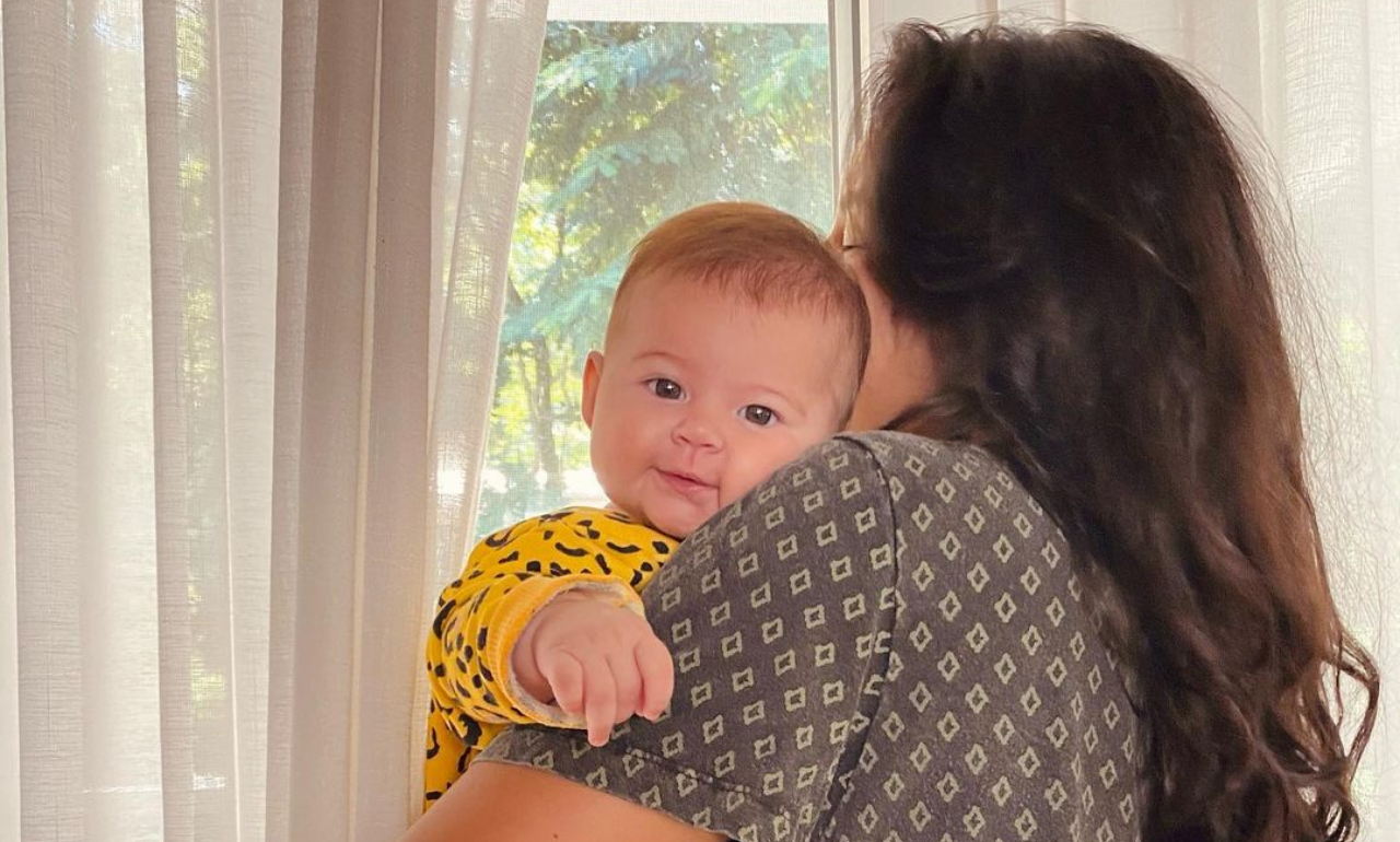 Filha de Yanna Lavigne e Bruno Gissoni explode o fofurômetro em fotos com a mãe