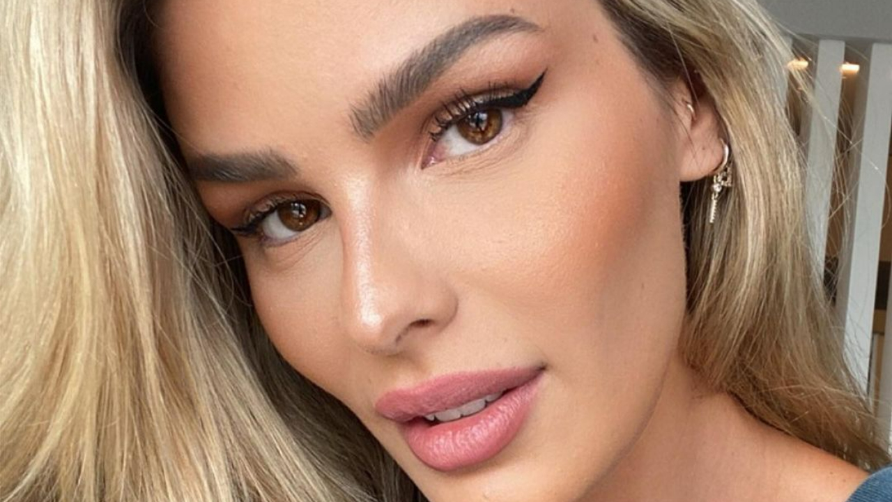 Yasmin Brunet esbanja corpão escultural ao surgir usando um biquíni mínimo: ”Perfeita!”