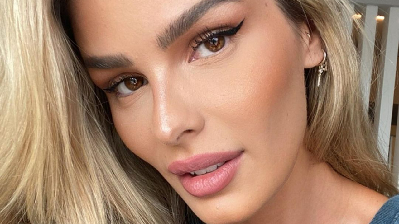 Yasmin Brunet chama atenção ao surgir de biquíni em cliques na praia: ”Sereia!”
