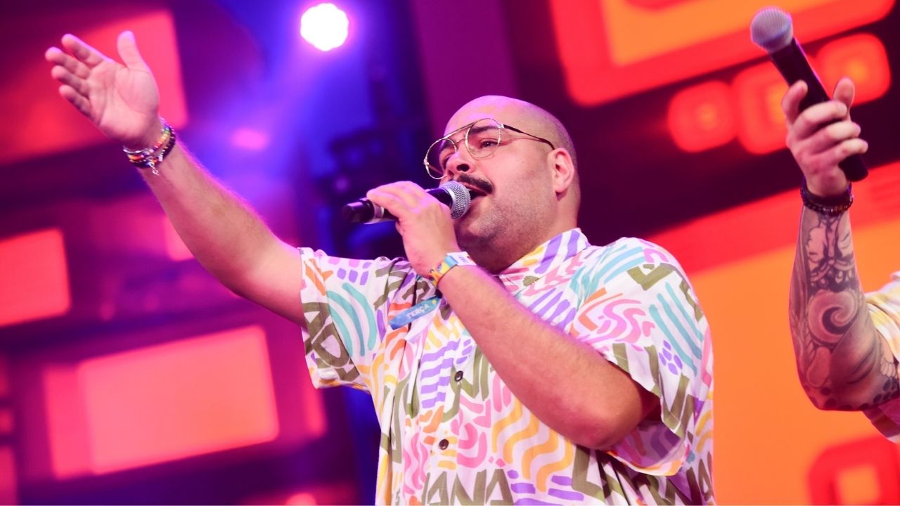 Fora do BBB, Tiago Abravanel curte Carnaval em São Paulo