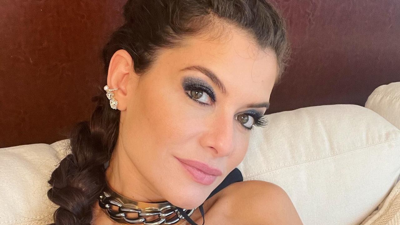 Alinne Moraes abre álbum de fotos dos bastidores da novela Um Lugar Ao Sol