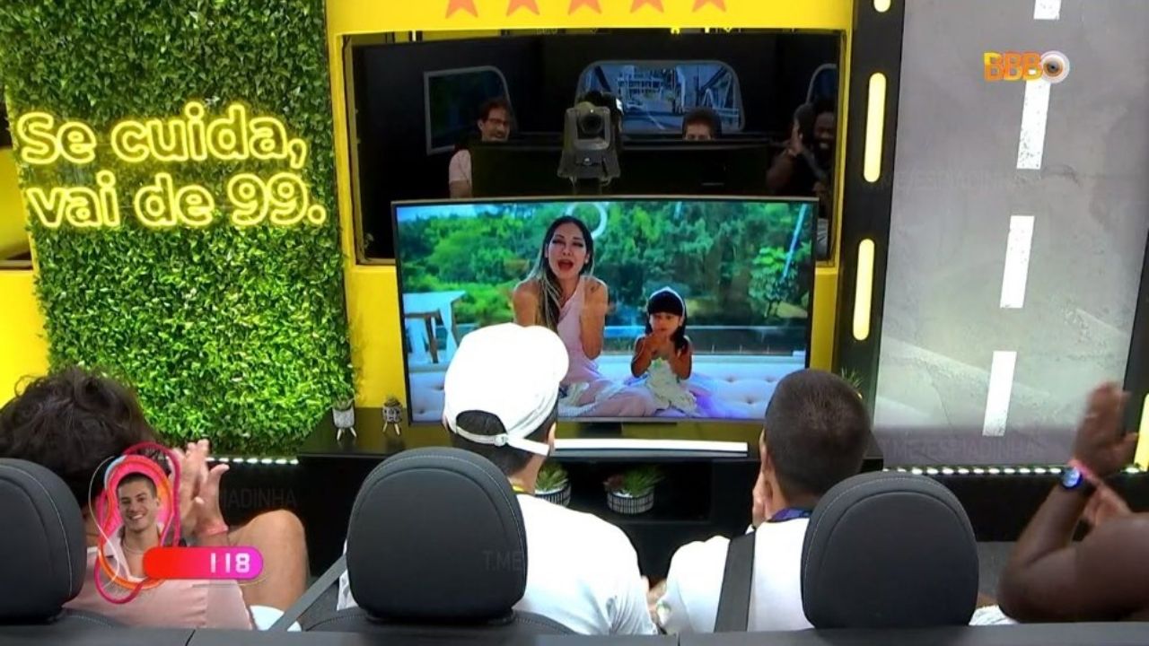 BBB 22: Arthur Aguiar se emociona com história inédita revelada por Maíra Cardi e revê sua filha Sophia