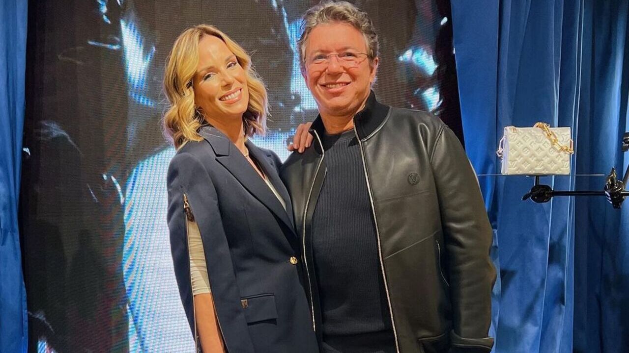 Longe do BBB, Boninho curte Paris em grande estilo com Ana Furtado