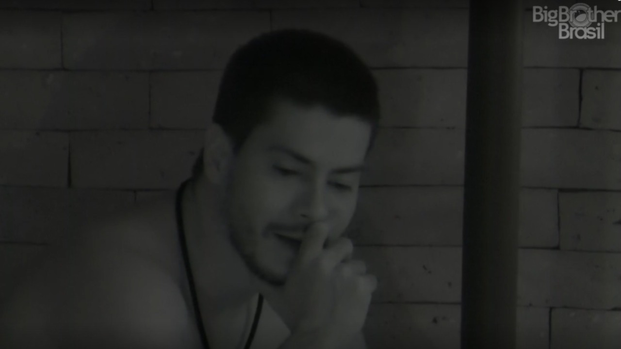BBB 22: Arthur Aguiar critica brothers por ataques e fala sobre Laís: ”Esquece que está sendo gravado?”