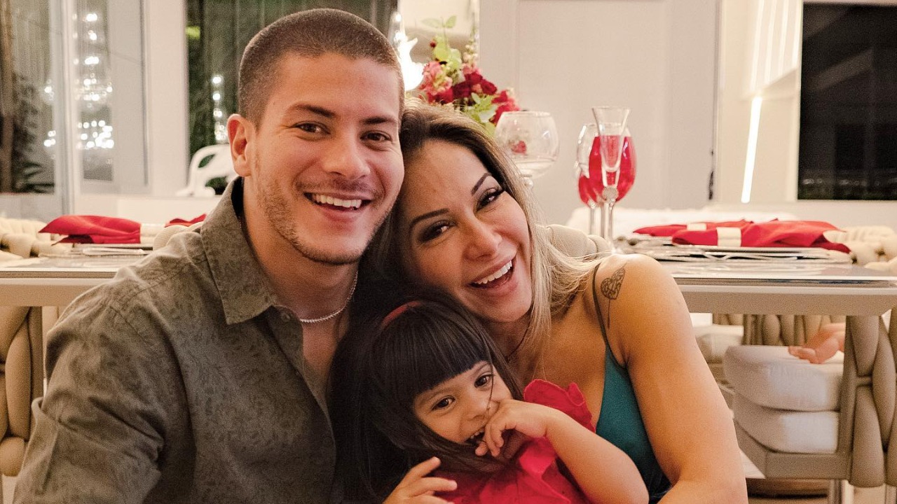 No BBB 22, Arthur Aguiar completa 33 anos e ganha declaração de Maíra Cardi: ”Eu descobri o amor verdadeiro”