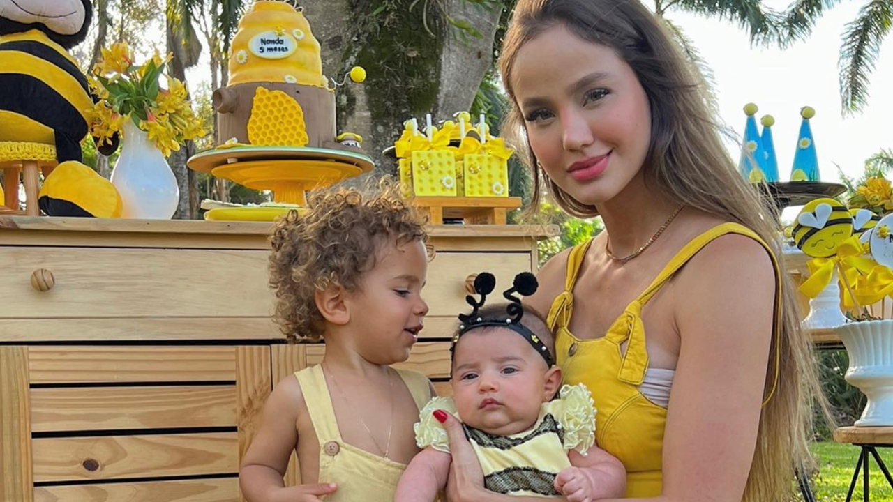 Biah Rodrigues explode o fofurômetro ao flagrar Theo e Nanda juntinhos: ”Minha duplinha”