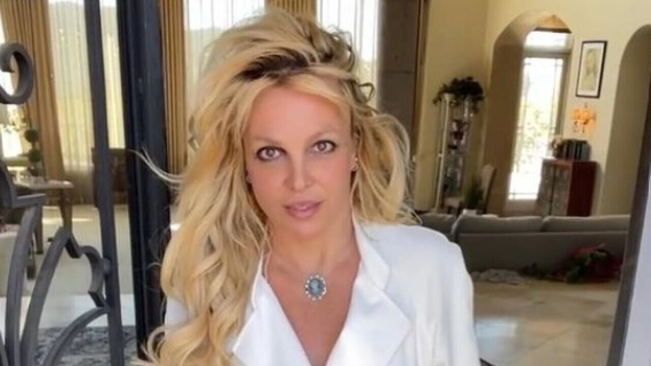 Britney Spears encanta internautas ao dividir clique fofíssimo do seu cachorro, Sawyer