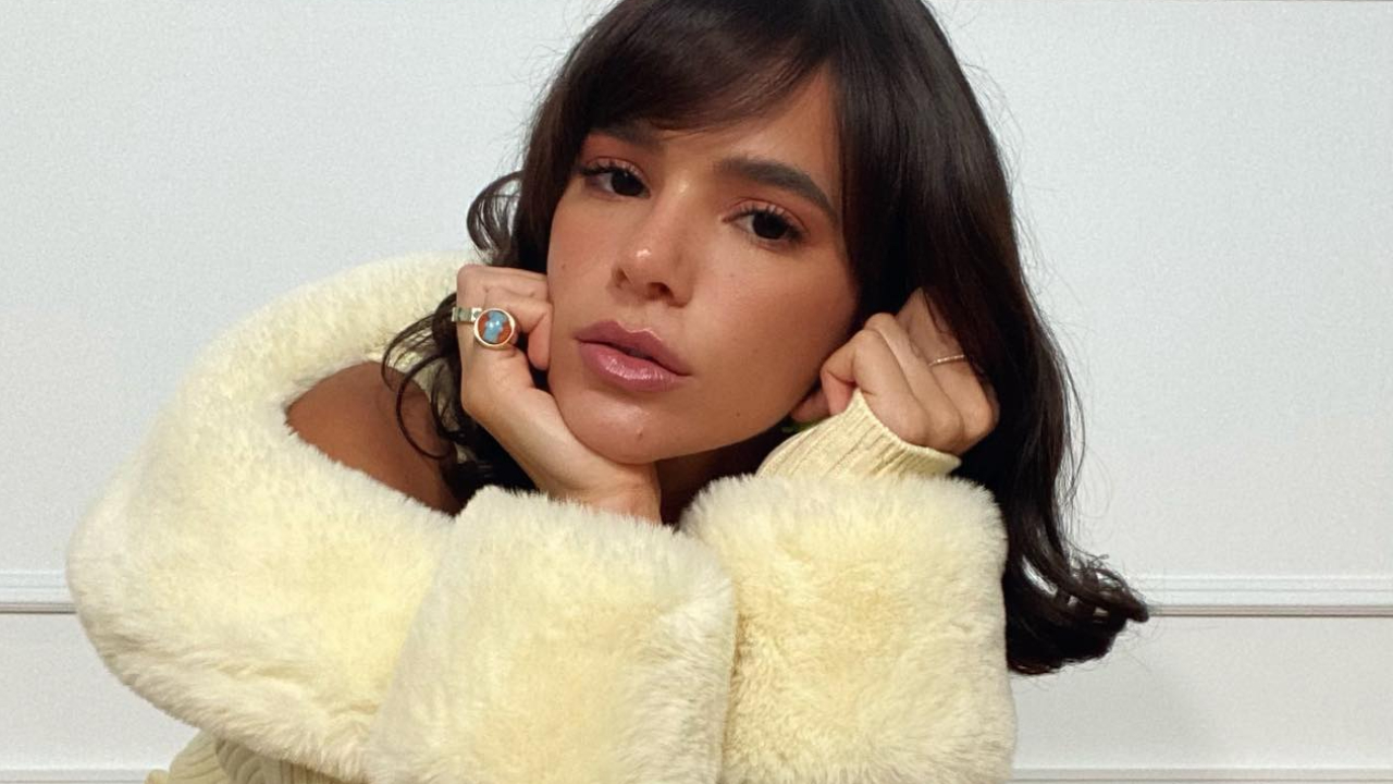 Bruna Marquezine resgata cliques só de biquíni durante viagem pela Bahia: ”Deusa”