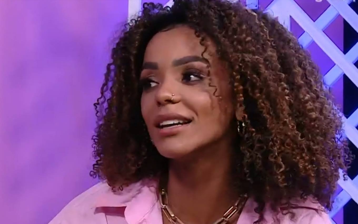 De biquíni rosa, ex-BBB Brunna Gonçalves mostra corpo sarado e arranca suspiros