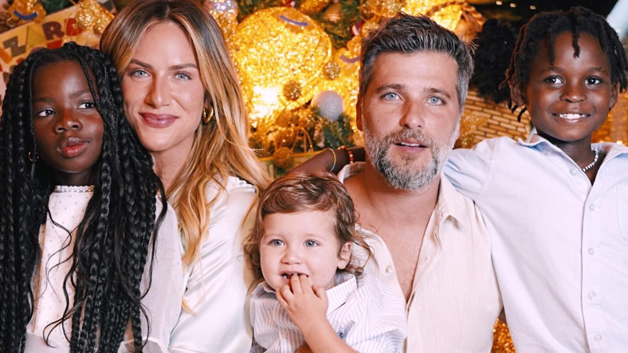 Bruno Gagliasso abre álbum de fotos dos filhos e derrete o coração dos fãs: ”Que família”