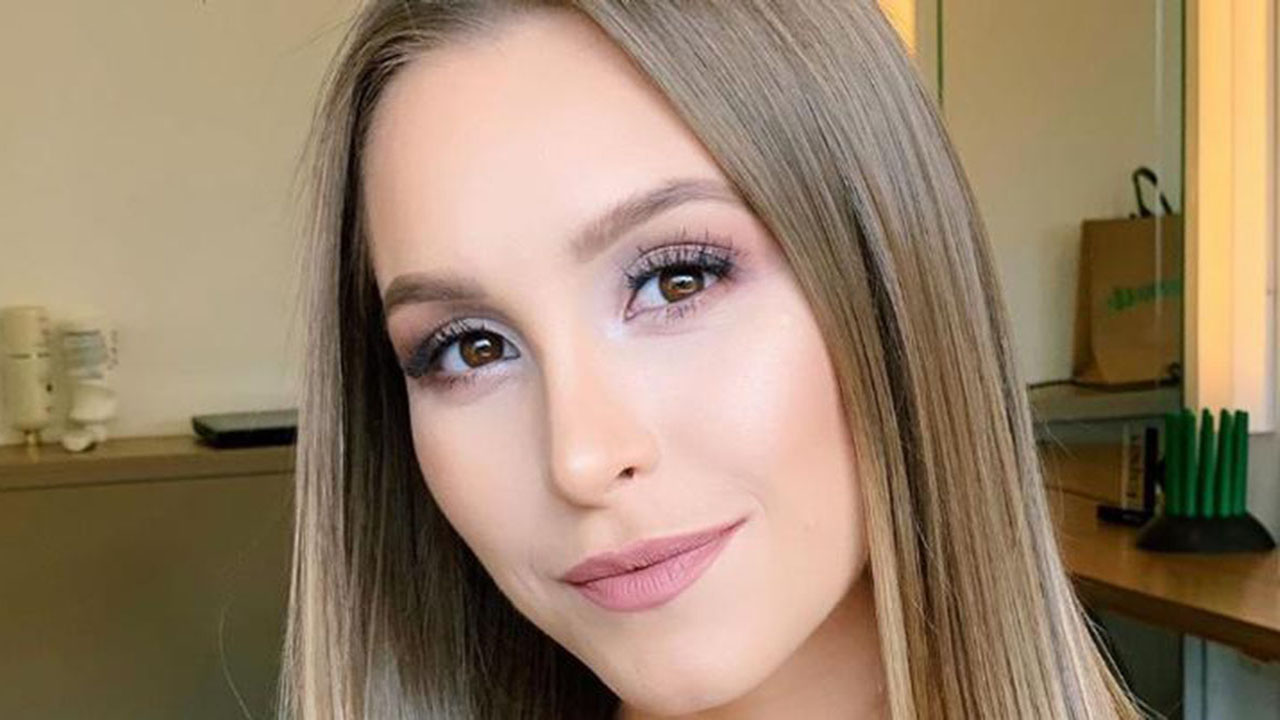 De biquíni, Carla Diaz surpreende com corpaço escultural: ”Deusa”