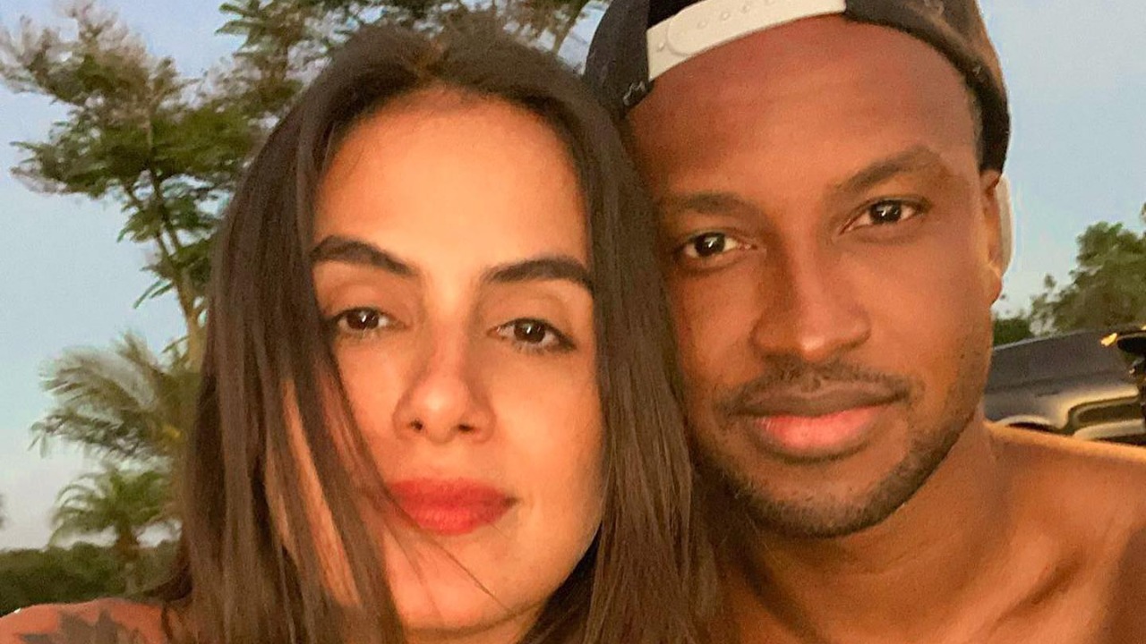 De biquíni, Carol Peixinho é clicada por Thiaguinho na piscina e encanta: ”Que mulher!”