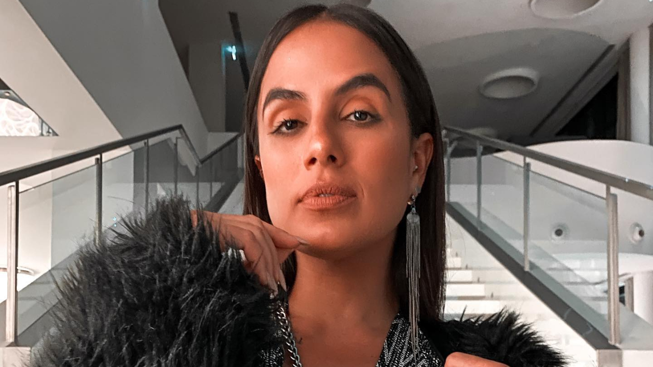 De top, Carol Peixinho ostenta shape sarado durante treino na academia: ”Suadeira de todo dia”