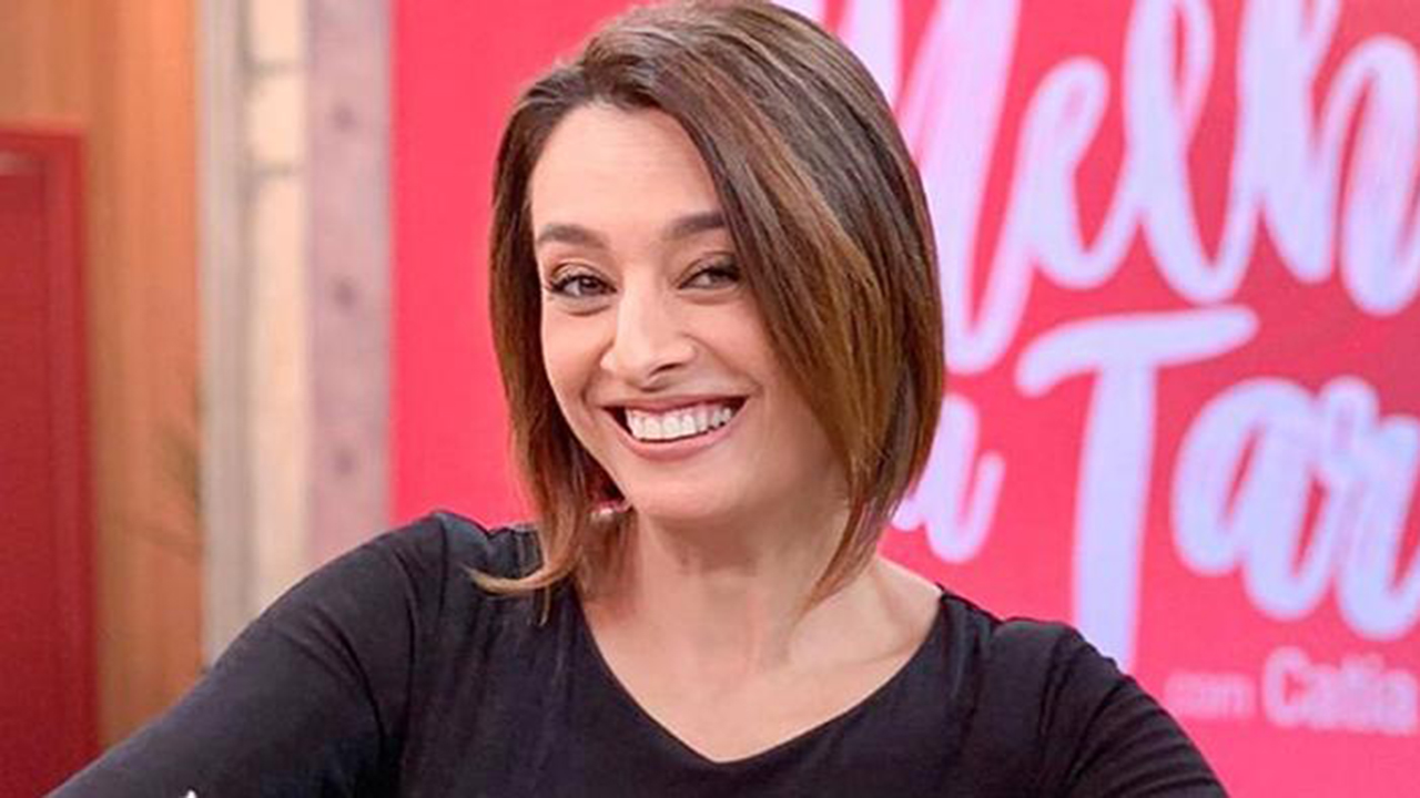 Aos 53 anos, Catia Fonseca surpreende de maiô na cachoeira: ”Que gata!’