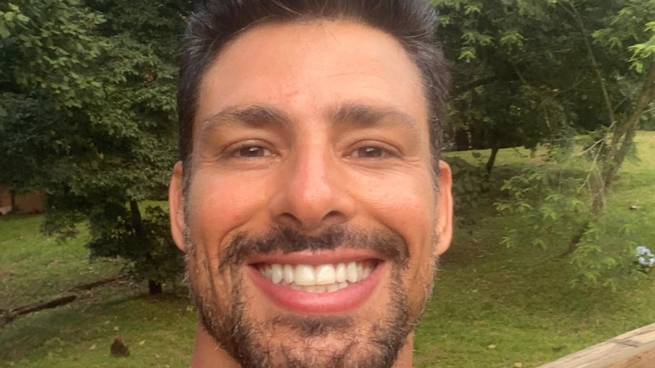 Com fotos dos bastidores, Cauã Reymond se despede de ‘Um Lugar Ao Sol’: ”Fechando mais um ciclo”