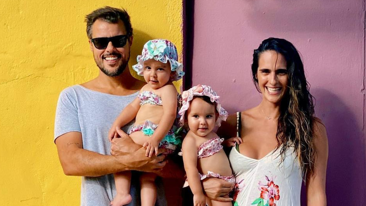 Marcella Fogaça e Joaquim Lopes curtem dia de praia com Sophia e Pietra
