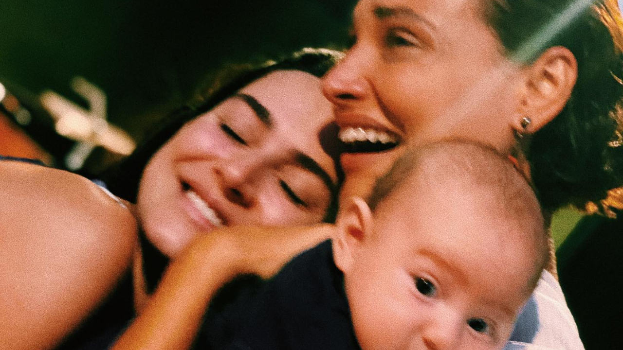 Débora Nascimento se emociona ao conhecer o filho de Thaila Ayala: ”Um grande amor”