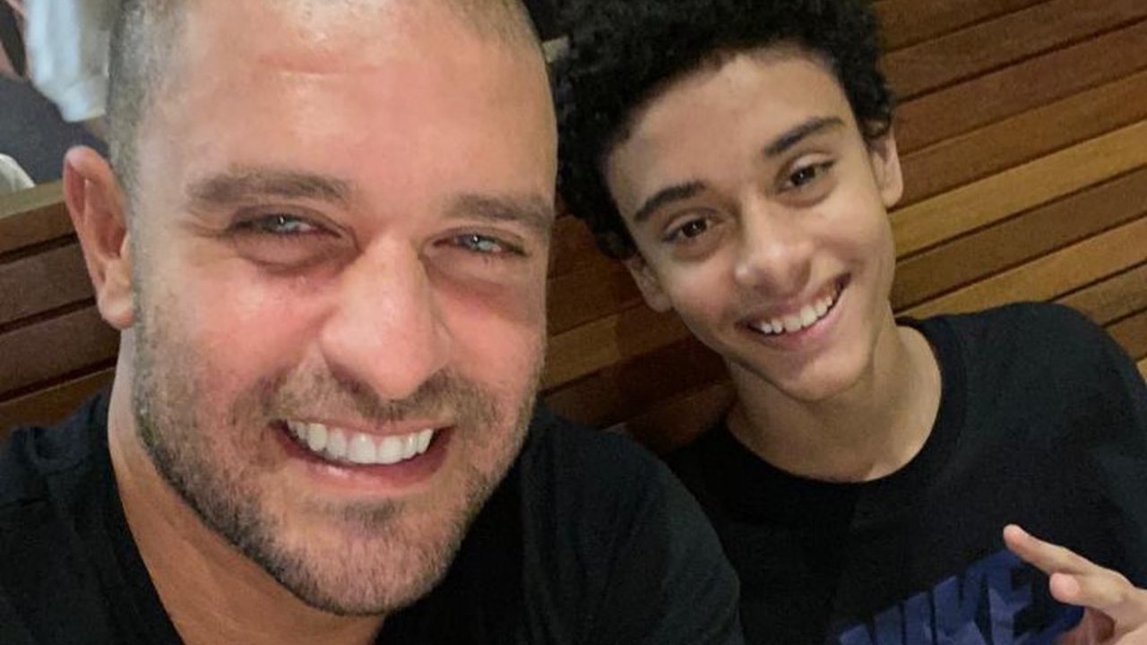 Em clique raro, Diogo Nogueira celebra aniversário do filho, Davi, e se declara: ”Pai te ama”