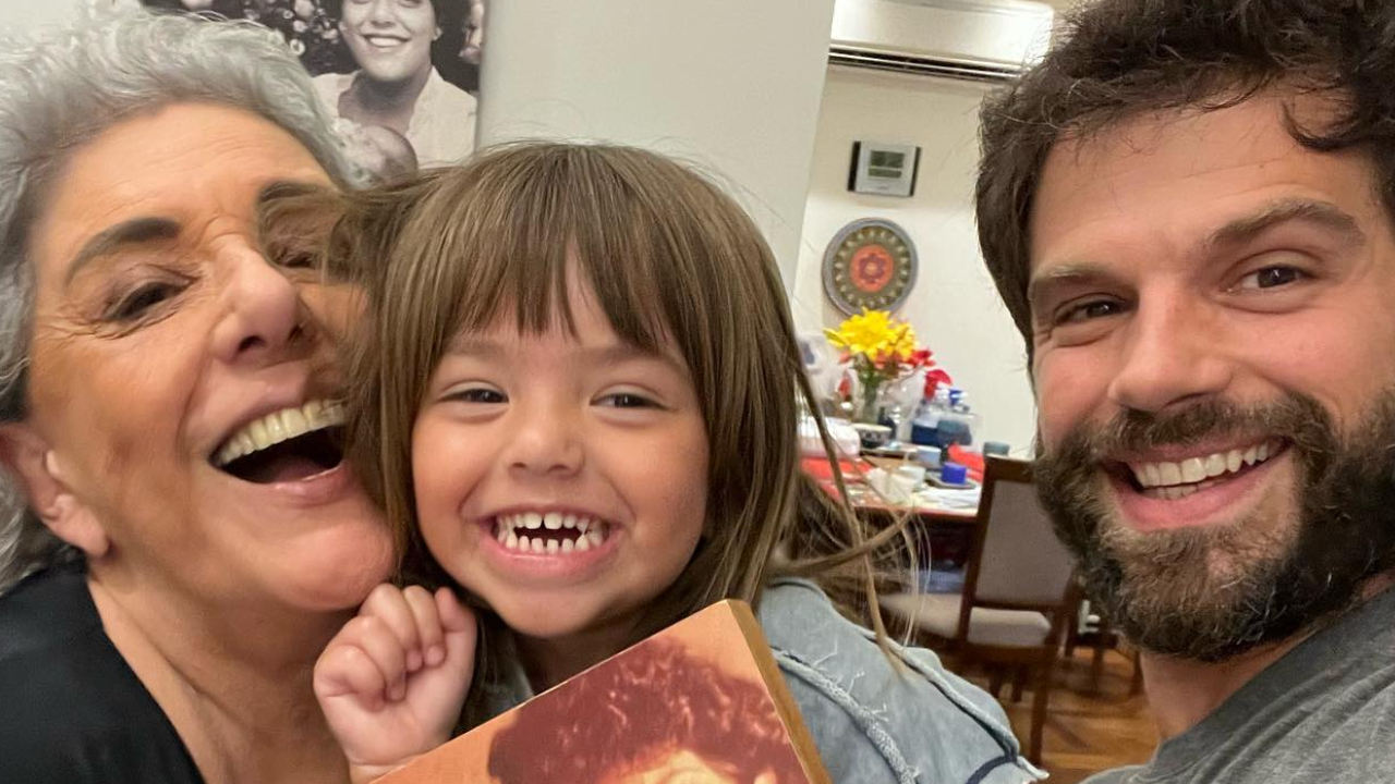Duda Nagle e Zoe aproveitam o dia na companhia de Leda Nagle: ”Farra na casa da vovó”