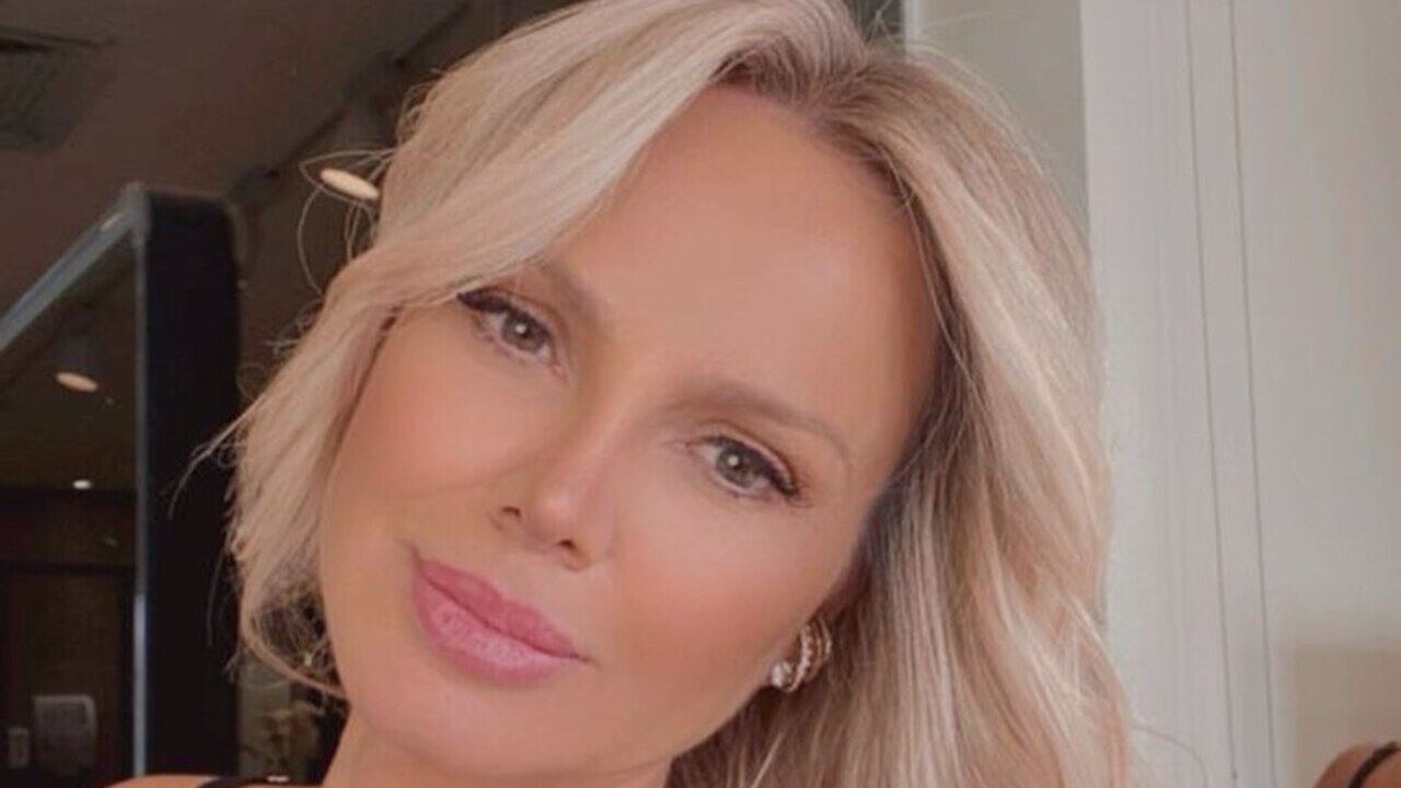 Eliana surge com o cabelo curtinho e pede opinião: ”Corto ou deixo longo?”