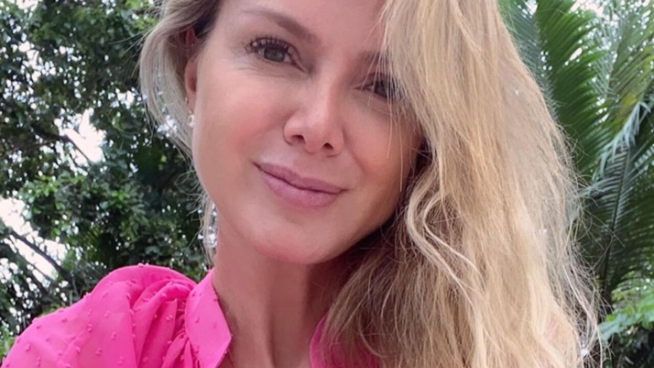 Eliana surge com o cabelo curtíssimo e choca com visual
