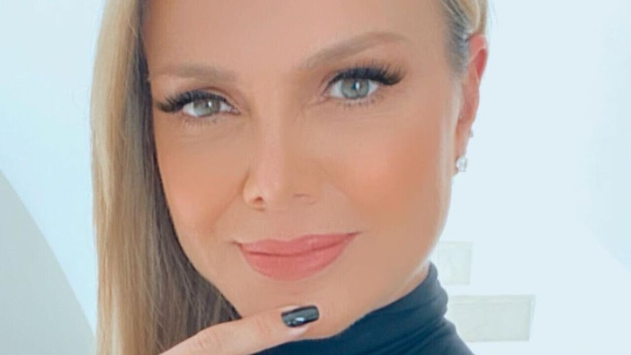 Filha de Eliana encanta ao surgir caracterizada dançando: ”Mini Eliana”